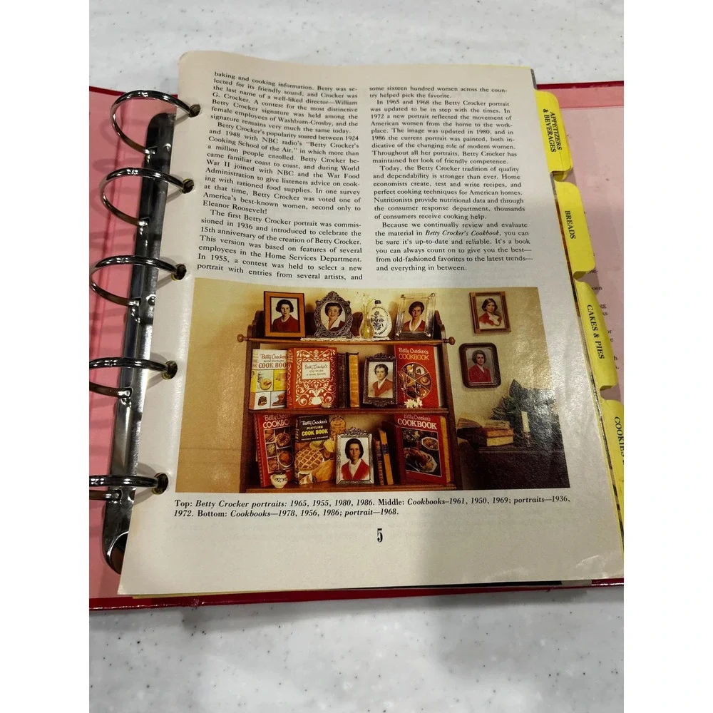 Betty Crocker's 40th Anniversary Edition Cookbook 1986 Ring Bound Binder Red